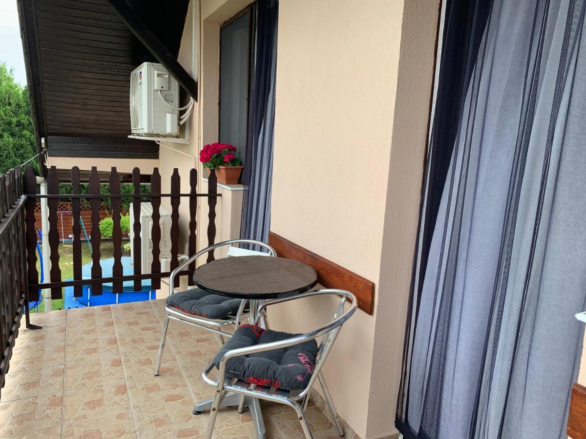 Nagcsalados Rozsa Apartman Balatonlelle Bagian luar foto