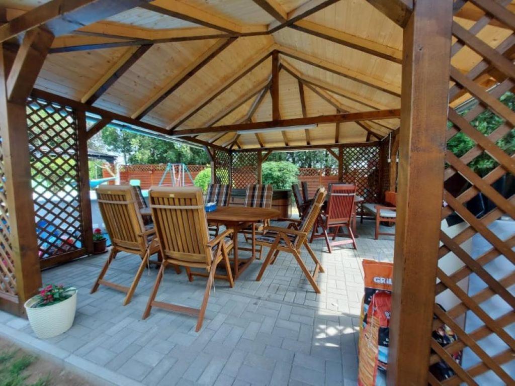 Nagcsalados Rozsa Apartman Balatonlelle Bagian luar foto